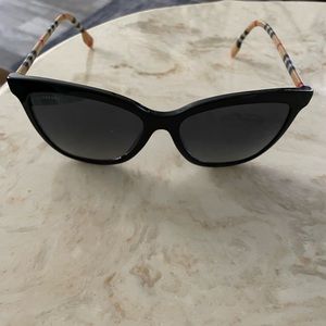 Never worn new Burberry sunglasses